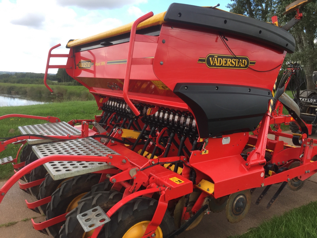 Vaderstad Rapid 300s drill