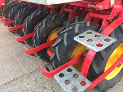 Vaderstad Rapid 300s drill