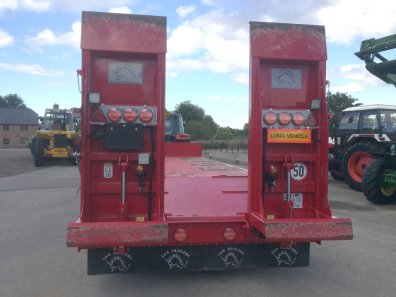 A&W Trailers low loader trailer