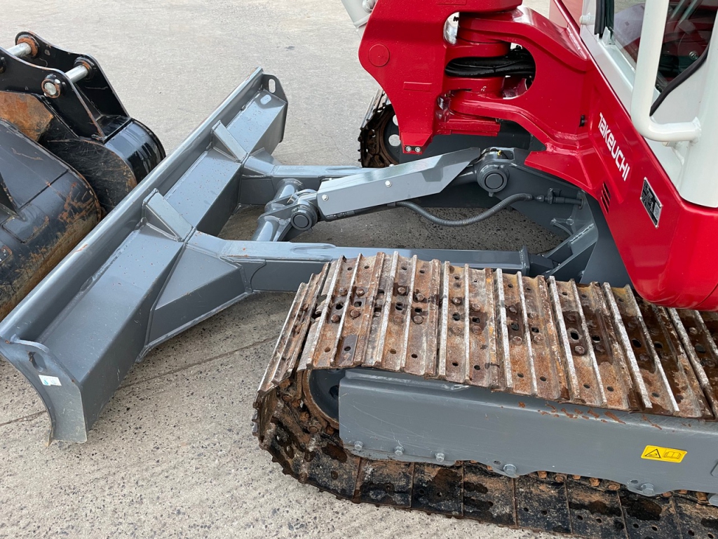 Takeuchi TB260 6 Ton digger