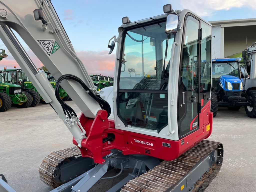 Takeuchi TB260 6 Ton digger