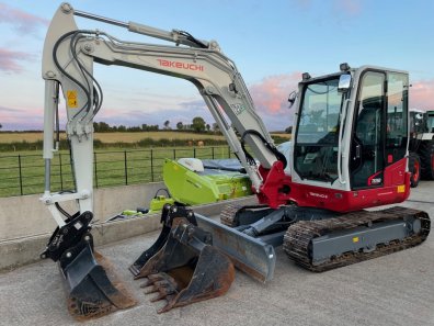 Takeuchi TB260 6 Ton digger