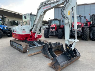 Takeuchi TB260 6 Ton digger