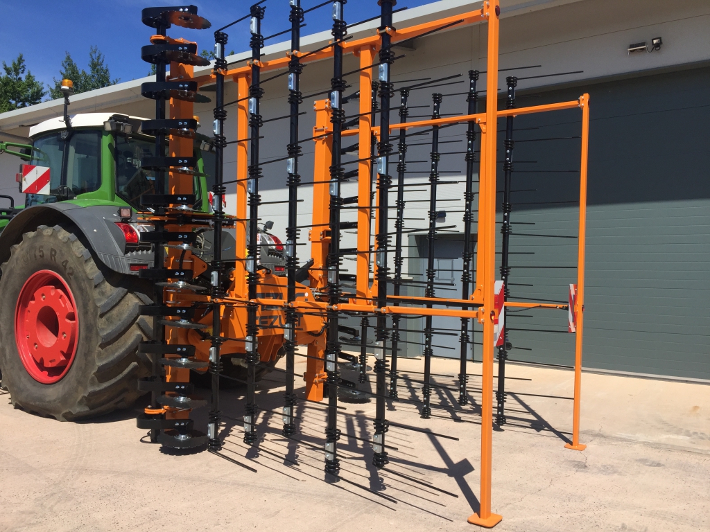 Mzuri Rezult straw rake