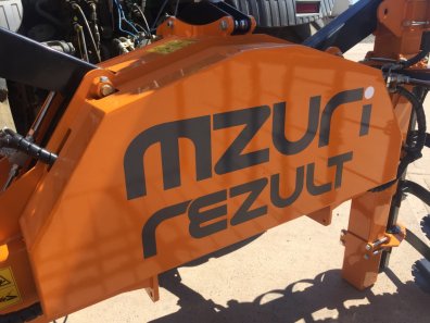 Mzuri Rezult straw rake