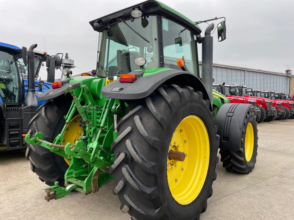 John Deere 8430
