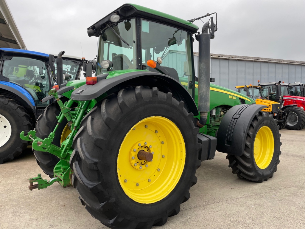 John Deere 8430