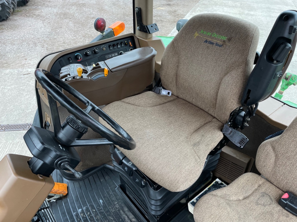 John Deere 8430