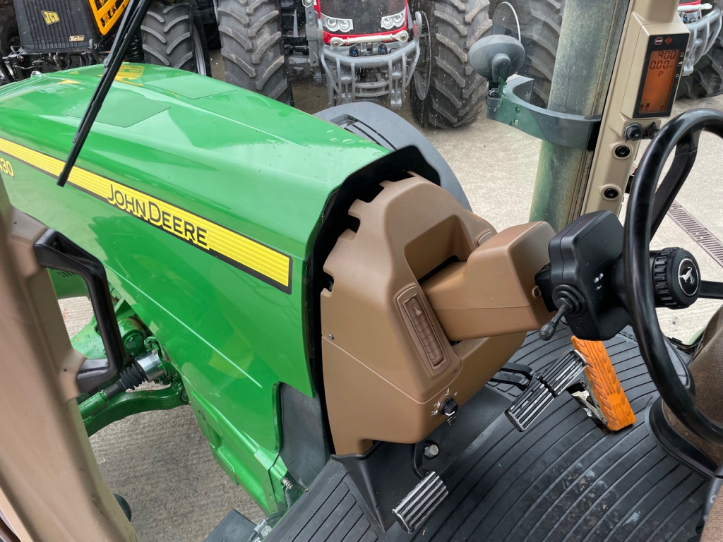 John Deere 8430