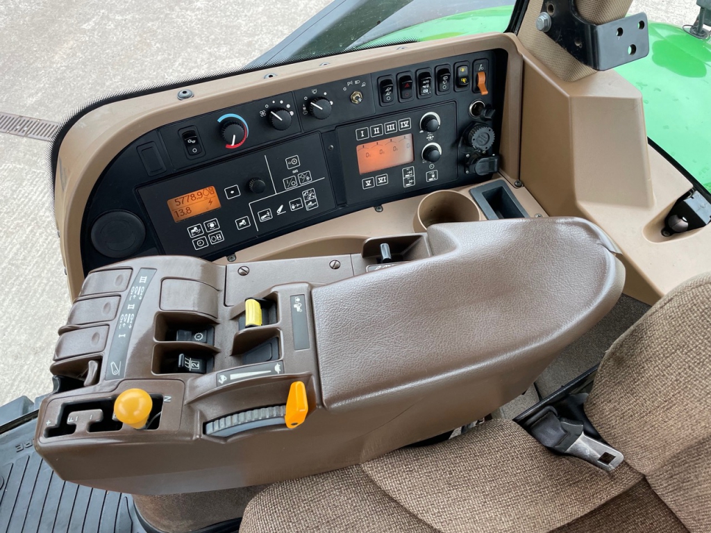 John Deere 8430