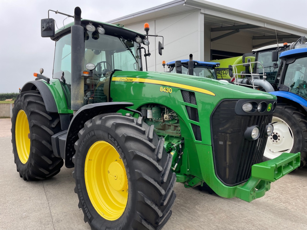 John Deere 8430