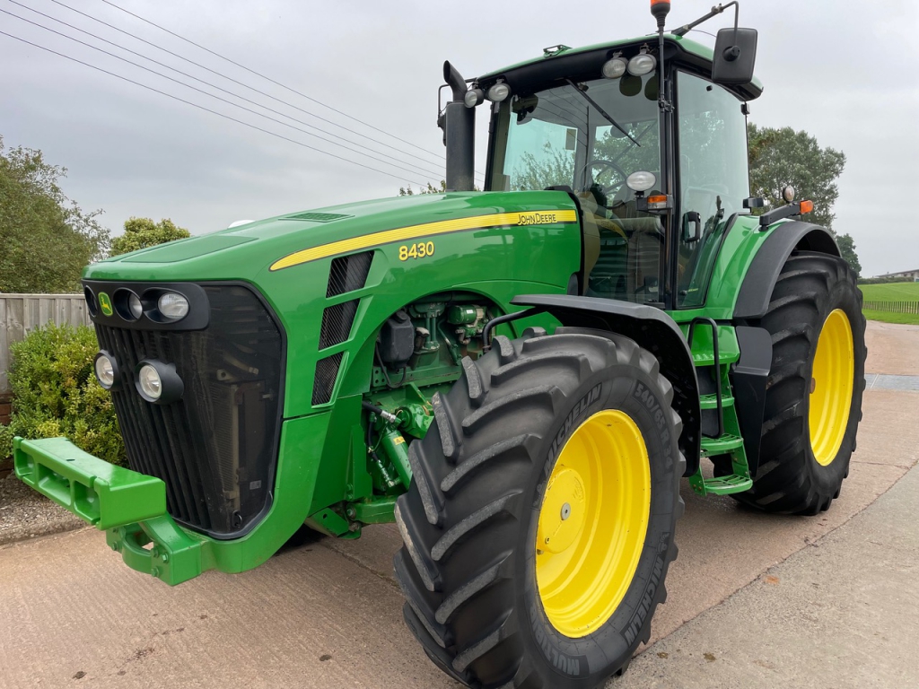 John Deere 8430