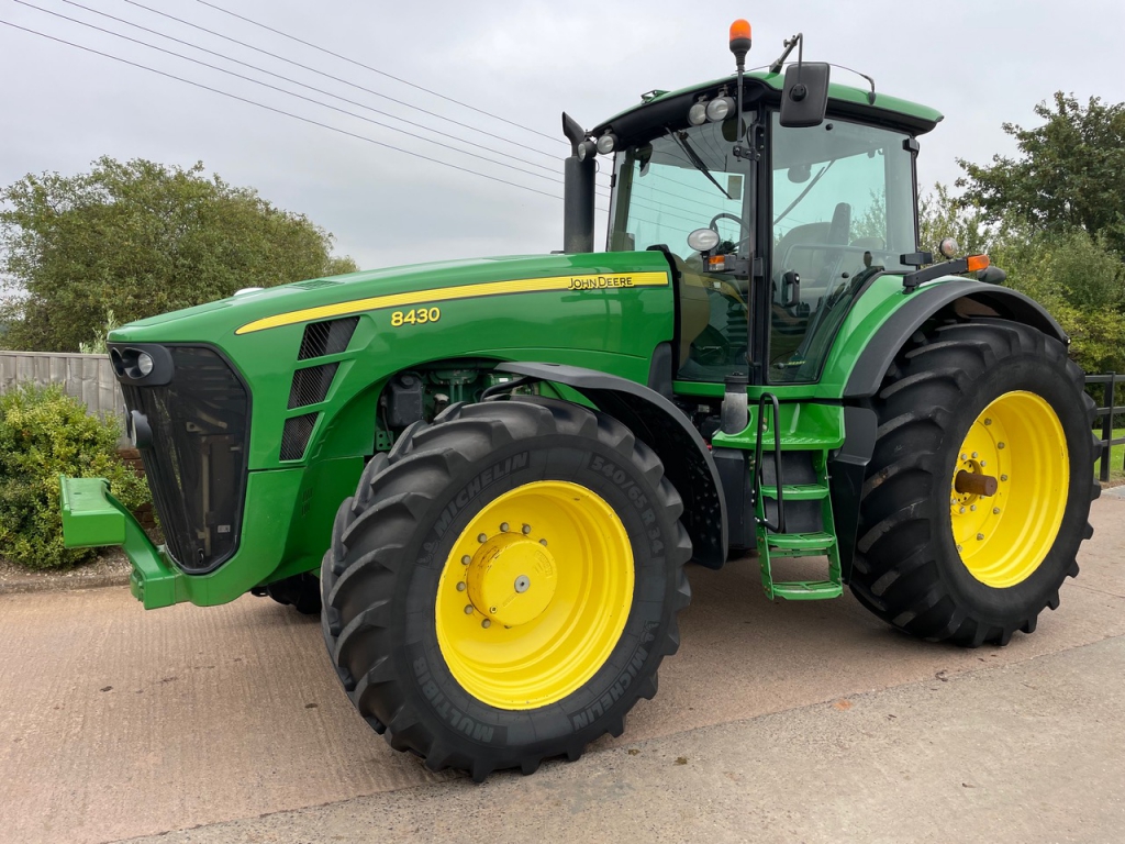 John Deere 8430