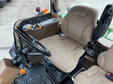 John Deere 8430