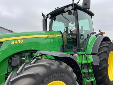John Deere 8430