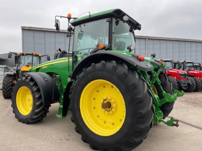 John Deere 8430