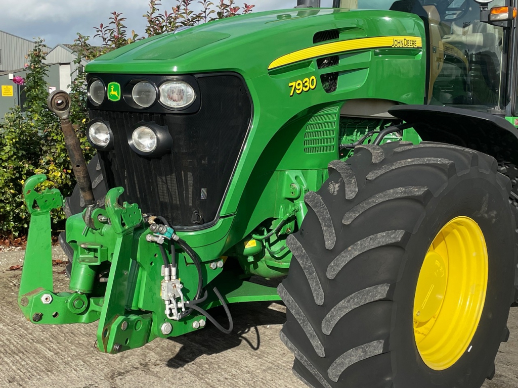 John Deere 7930