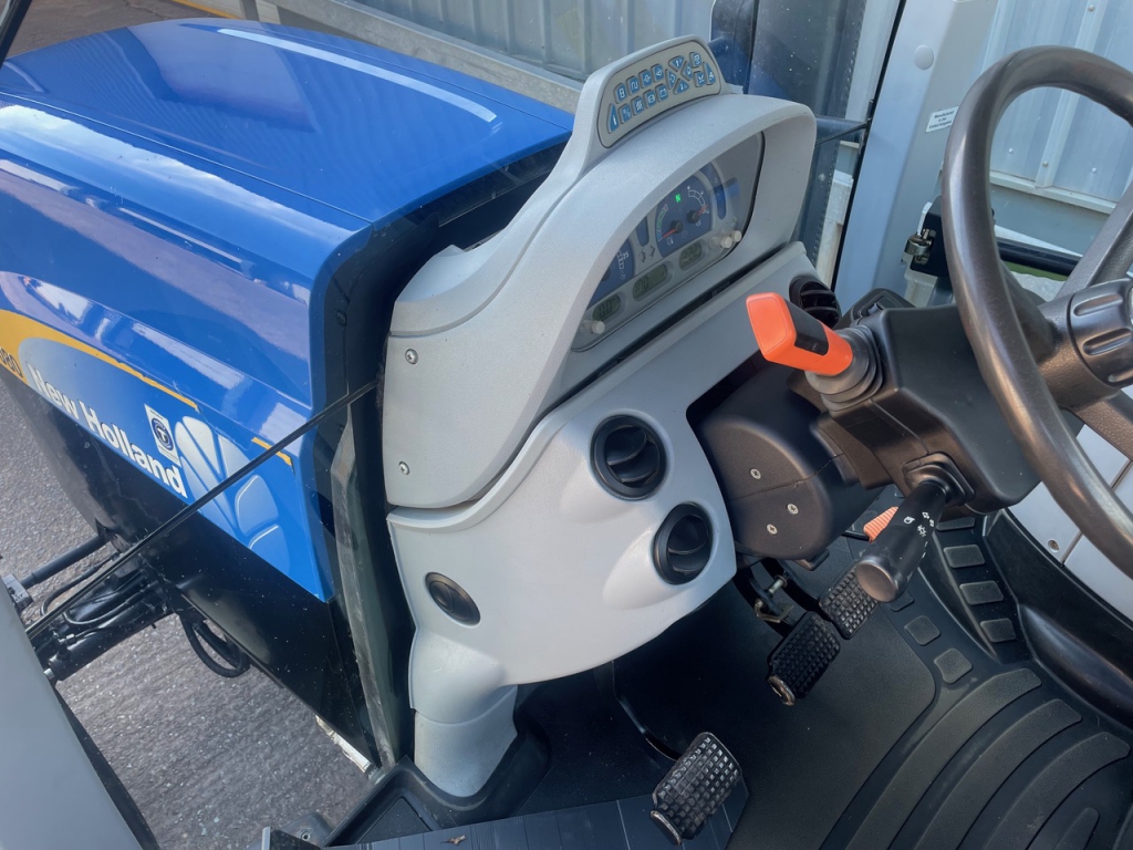 New Holland T6080