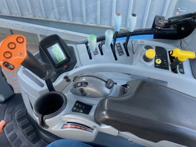 New Holland T6080