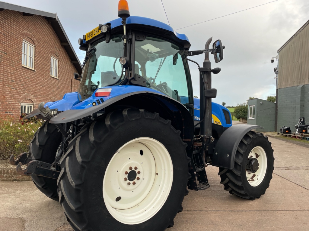 New Holland T6070