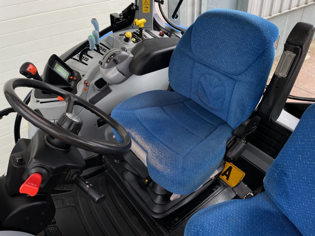 New Holland T6070