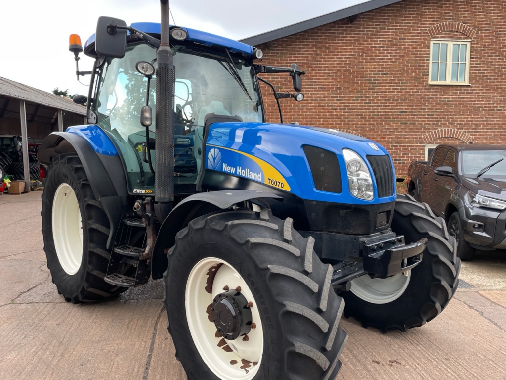 New Holland T6070