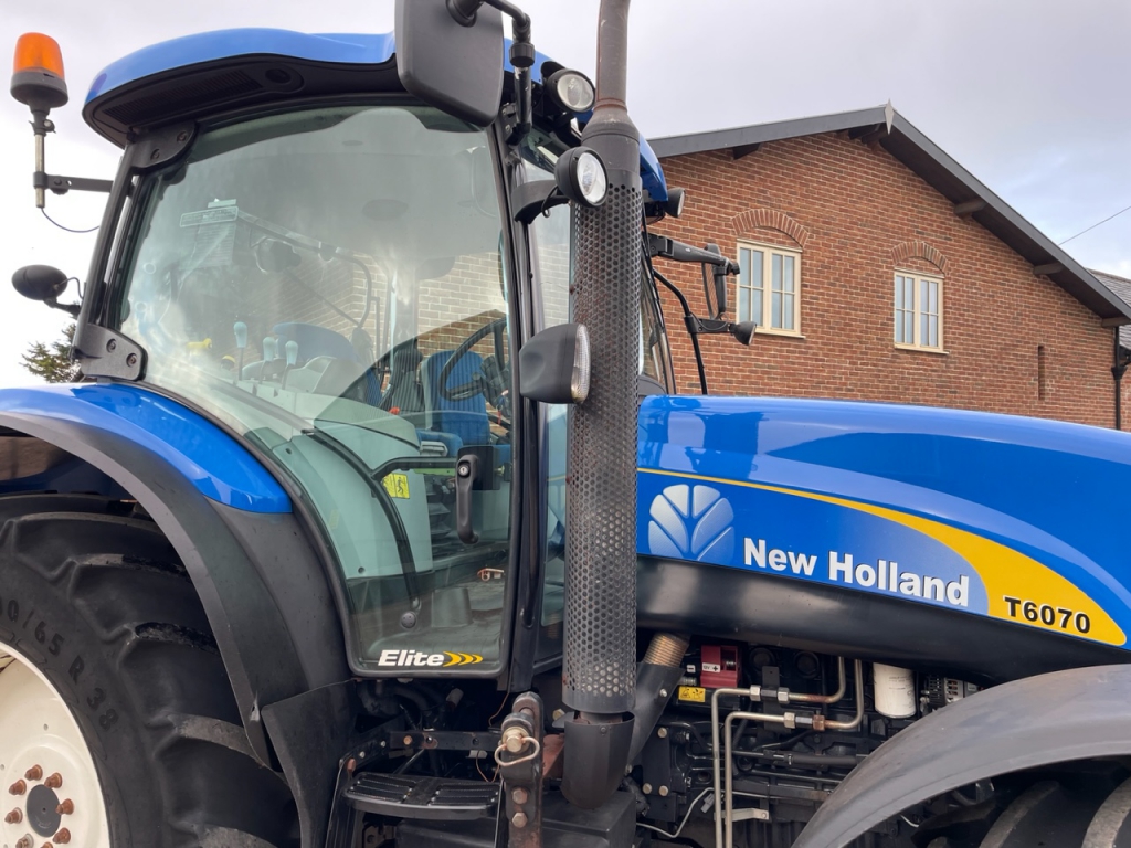 New Holland T6070