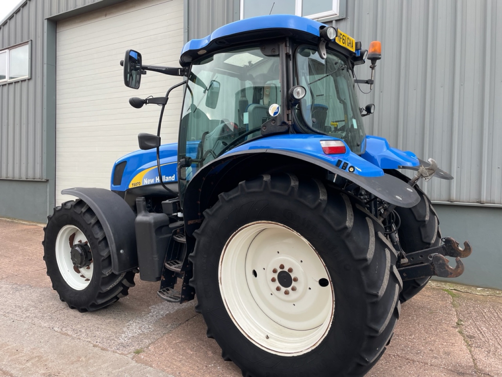 New Holland T6070