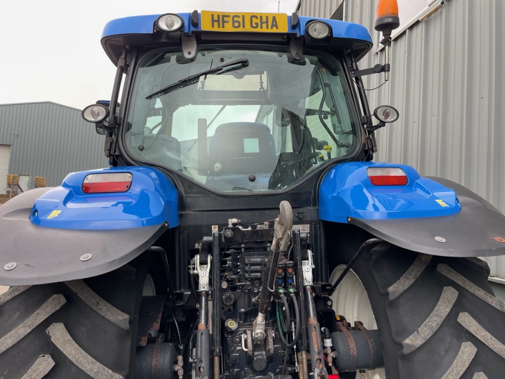 New Holland T6070