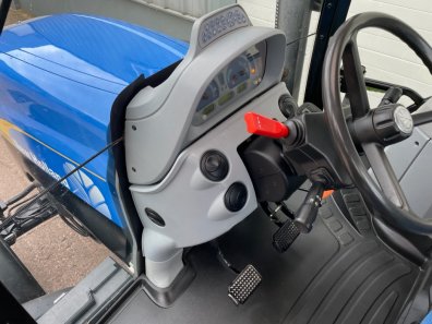 New Holland T6070