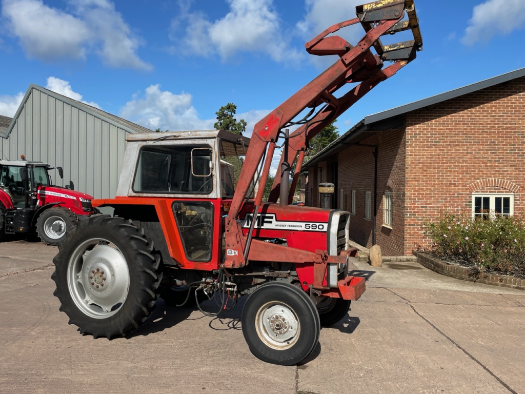 Massey Ferguson 590