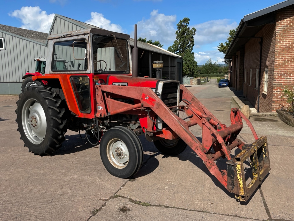 Massey Ferguson 590