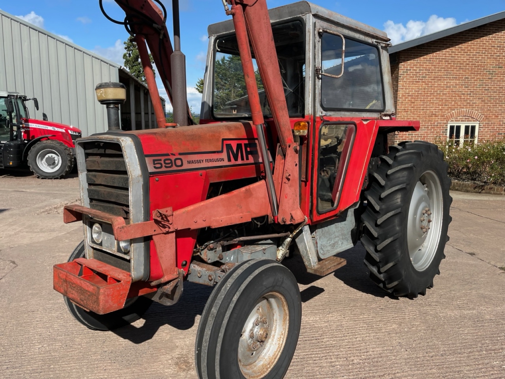 Massey Ferguson 590