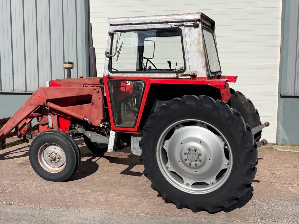 Massey Ferguson 590