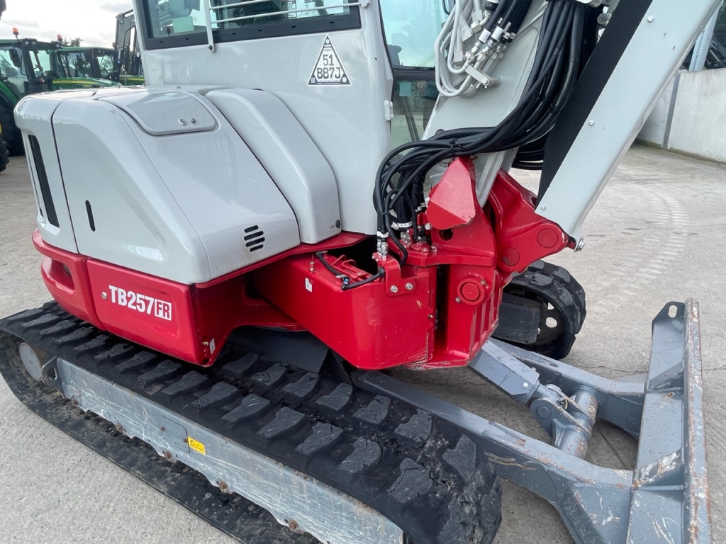 Takeuchi TB257 FR