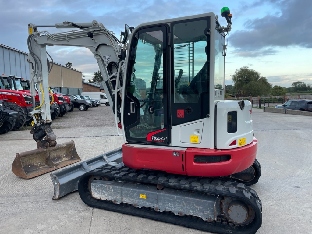 Takeuchi TB257 FR