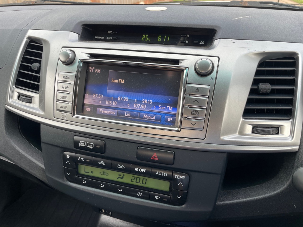 Toyota Hi-Lux Invincible 3.0 Diesel