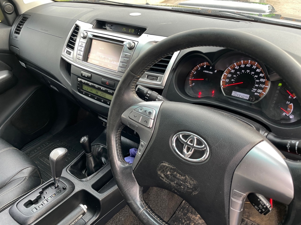 Toyota Hi-Lux Invincible 3.0 Diesel