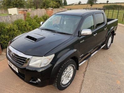 Toyota Hi-Lux Invincible 3.0 Diesel
