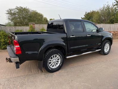 Toyota Hi-Lux Invincible 3.0 Diesel