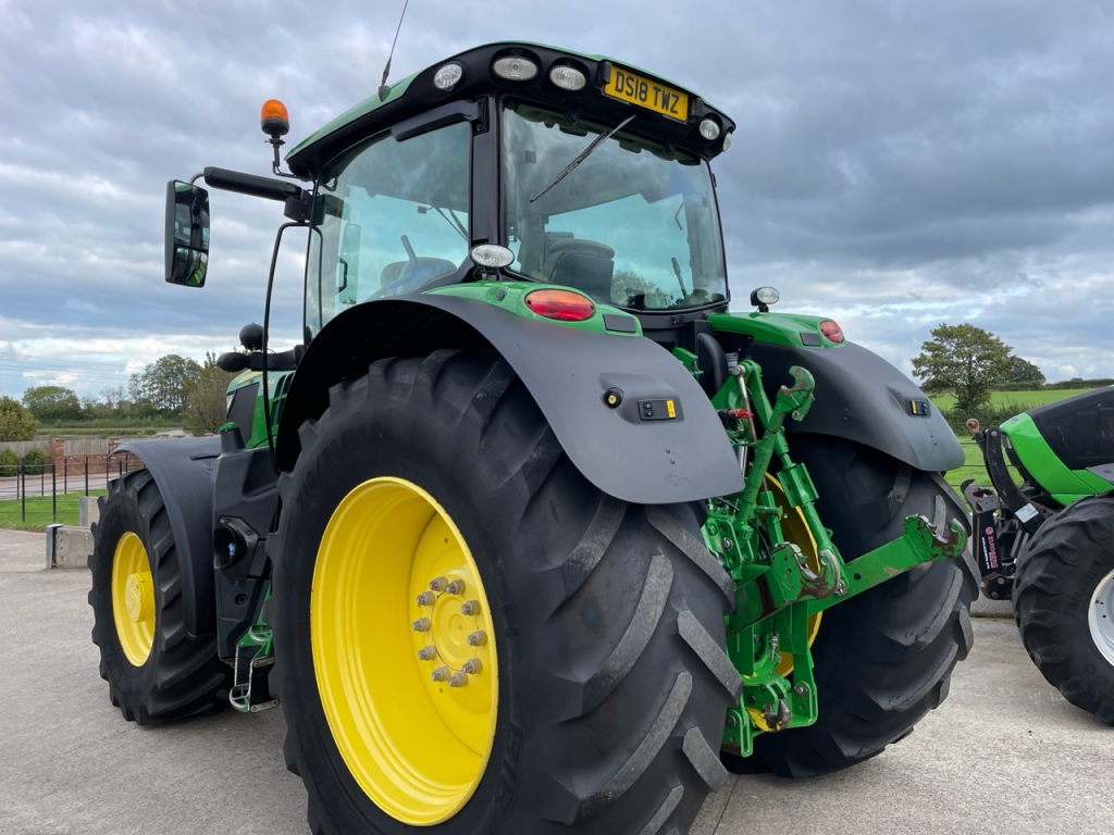 John Deere 6175R