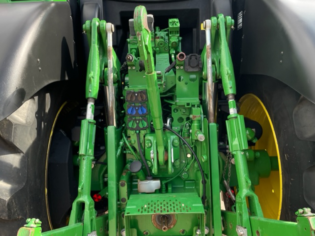 John Deere 6175R