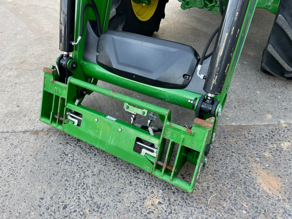 John Deere 6130R