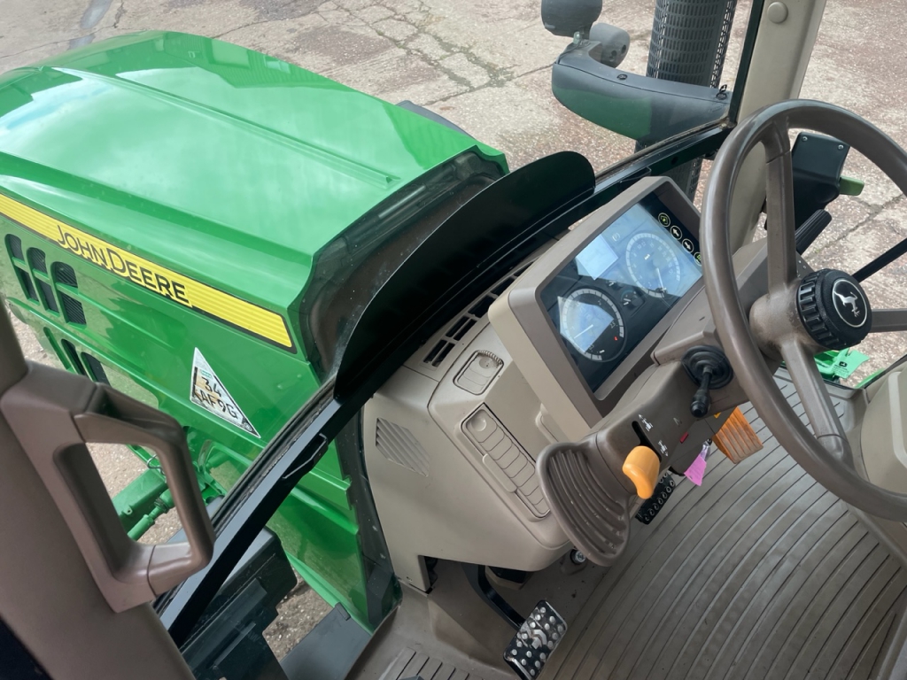 John Deere 6115M