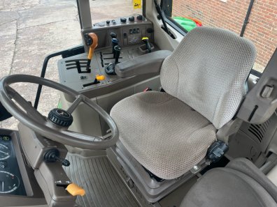 John Deere 6115M
