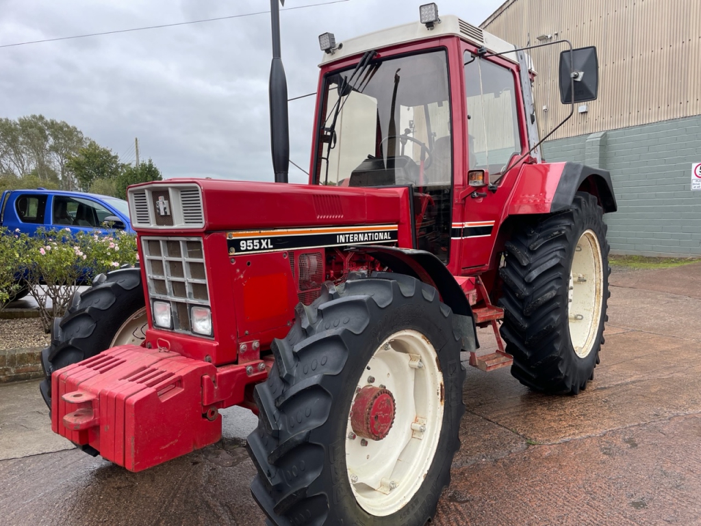International 955XL