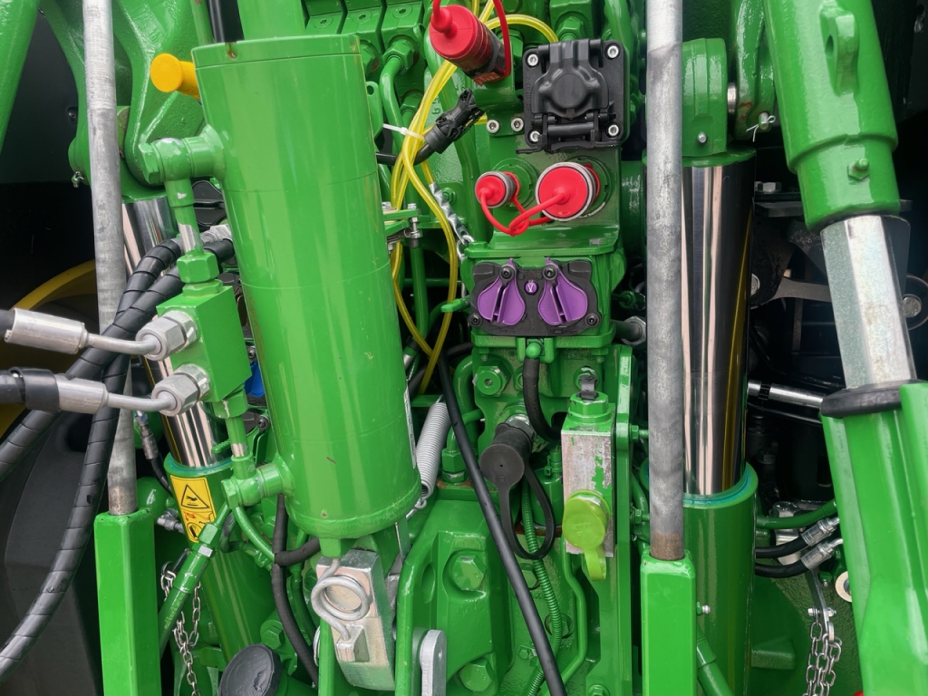 John Deere 6R 250