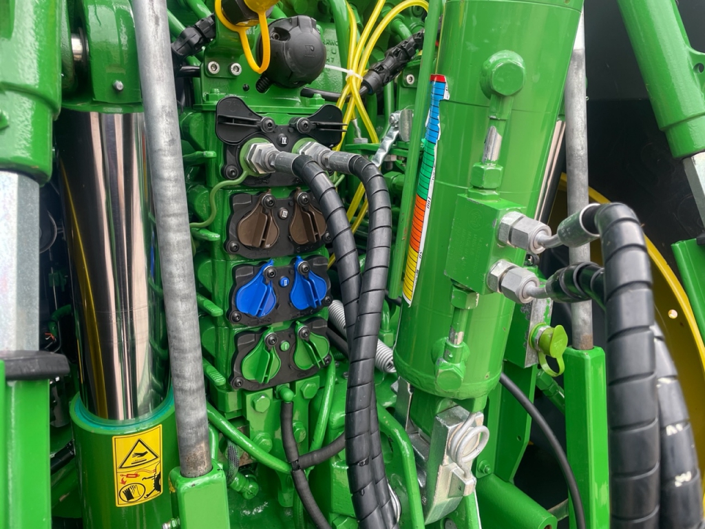 John Deere 6R 250
