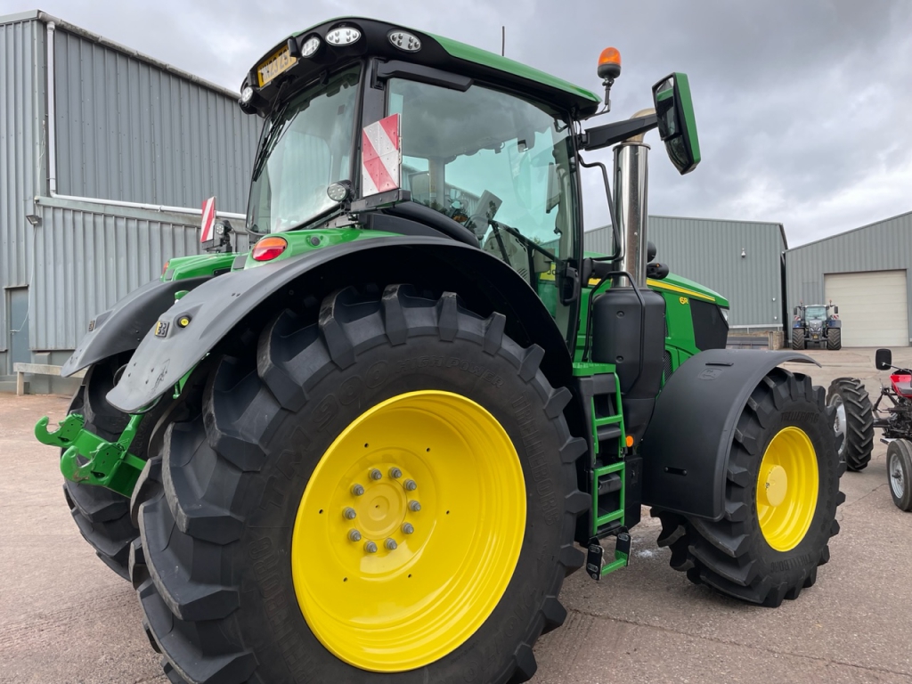 John Deere 6R 250