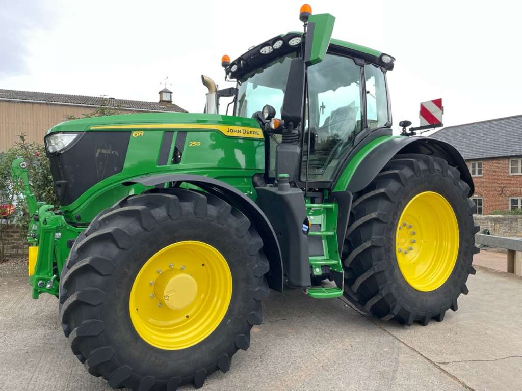 John Deere 6R 250